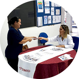 imagem pessoas conversando